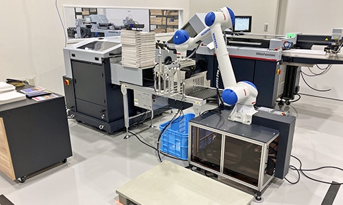 紙折機+パレタイズロボット ロボット稼働部